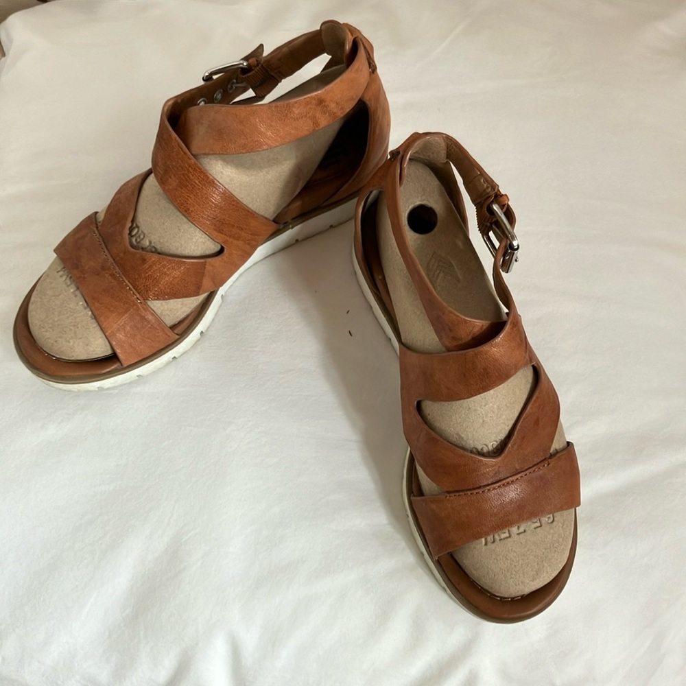 Sofft Tan Leather Sandals